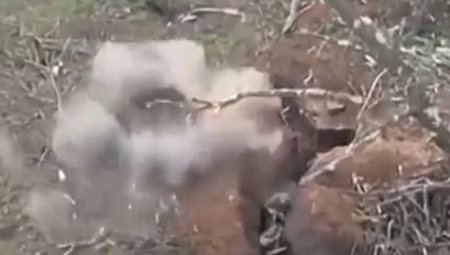 MISLILI SU DA JE MRTAV! Dron snimio najčudniju rovovsku bitku, samo jedan čovek je preživeo (VIDEO)