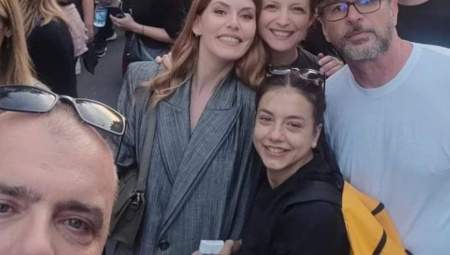 VESELO NA OBELEŽAVANJU MESEC DANA OD MASAKRA Poznati na protestu opozicije kao na žurci, šta vam je samo smešno?