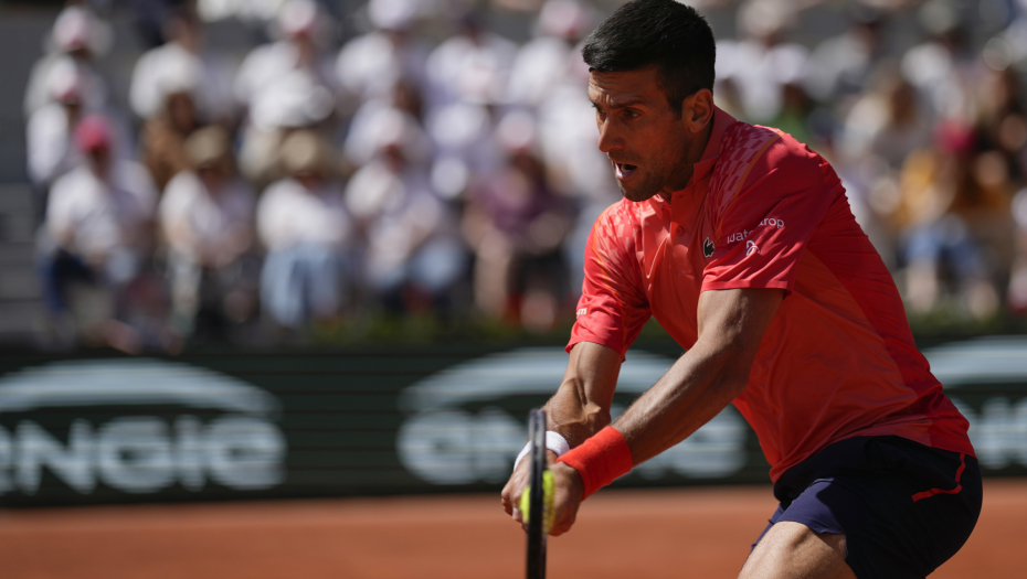 NOLE IMA PRILIKU DA SE POPNE NA TENISKI OLIMP Finala Rolan Garosa mu nisu išla na ruku, ali Srbinu trofej donosi "besmrtnost"
