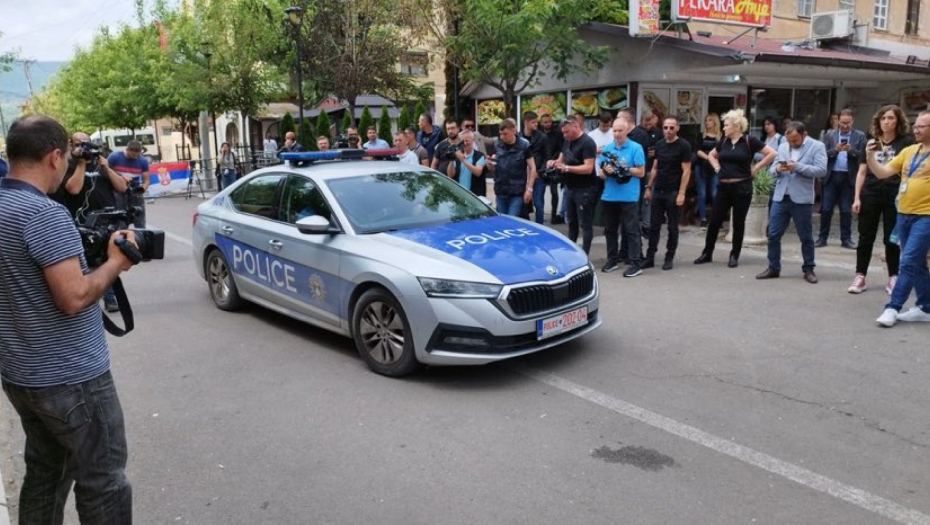 PROVOKACIJA KURTIJEVE POLICIJE Čim je Kfor uklonio žicu došli da naprave incident! (VIDEO)