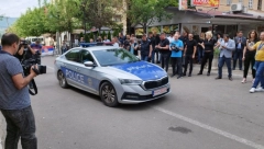 PROVOKACIJA KURTIJEVE POLICIJE Čim je Kfor uklonio žicu došli da naprave incident! (VIDEO)