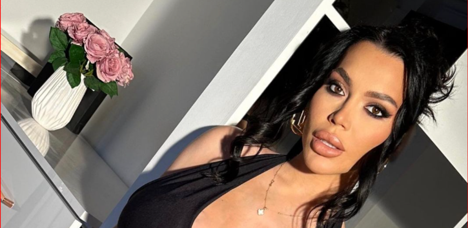 DUBOK DEKOLTE I USKA HALJINA Sa stomakom do zuba, ovako se Helena Topalović pojavila u gradu! (FOTO)