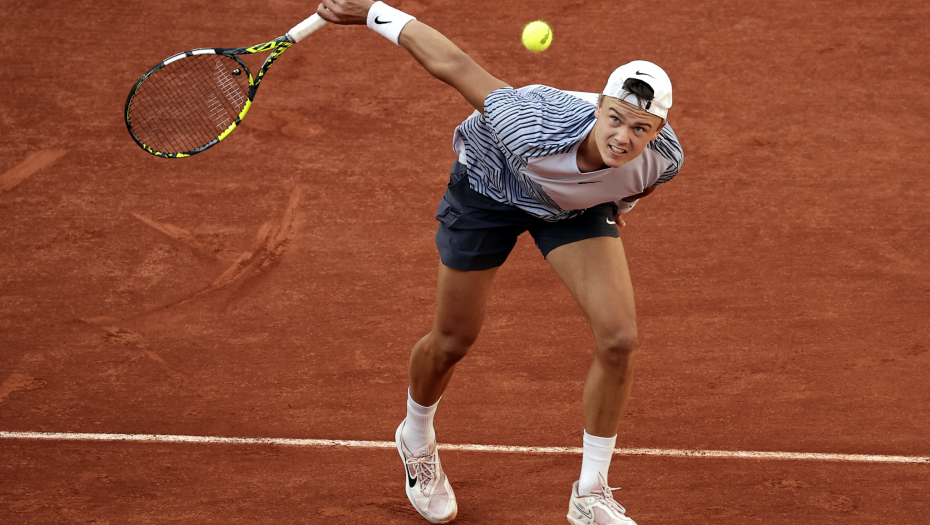 SKANDAL NA ROLAN GAROSU Sudija napravio grešku kakva se ne pamti i pogurao Noletovog velikog rivala ka pobedi (VIDEO)