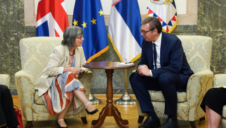 OPROŠTAJNA POSETA AMBASADORKE VELIKE BRITANIJE Predsednik Vučić razgovarao sa Šan Makleod