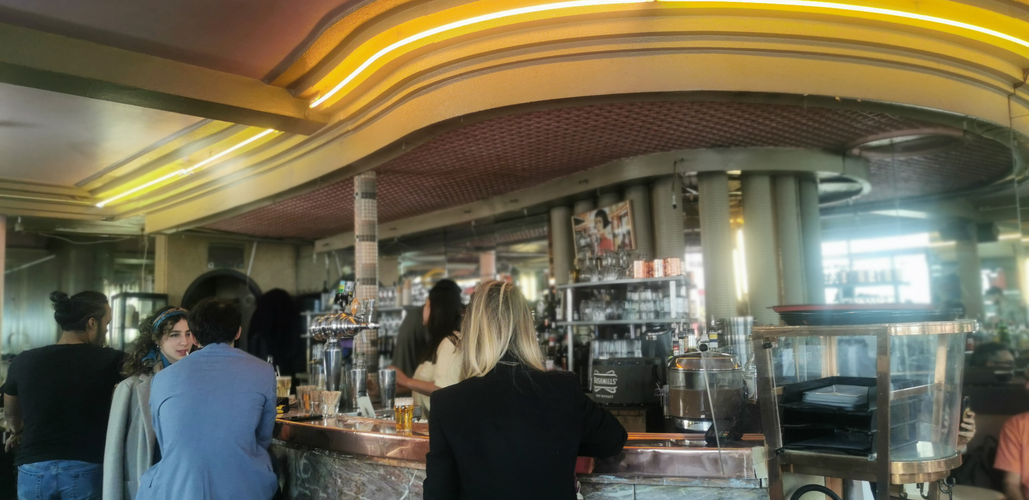 Kafić u kom je snimana ,,Amelija Pulen" zaista postoji i magičan je (VIDEO)