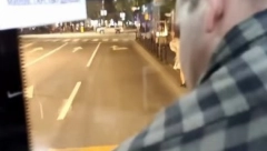 POMAGAJTE, JOŠ LUTAMO ULICAMA Urnebesan snimak iz gradskog prevoza, vozač stranac omašio rutu