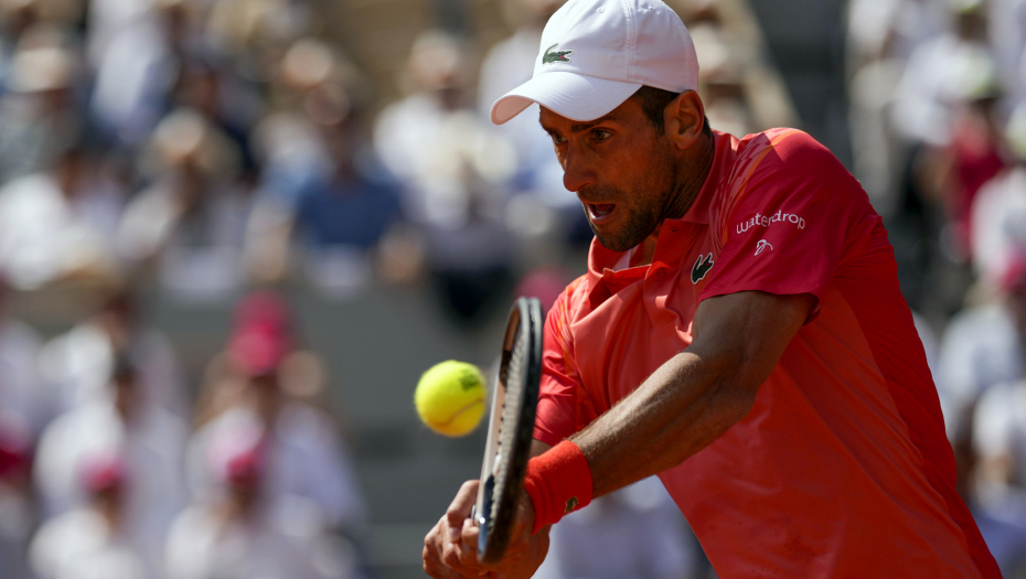 DA LI ĆE NOVAKU OVO POMOĆI DA NAPRAVI PREOKRET? Đoković napravio značajnu promenu posle gubitka prvog seta