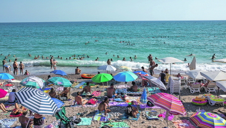 BEZ 1.000 EVRA NE KREĆITE NI U SUTOMORE! Alo! istražuje: Koliko je potrebno novca porodici sa decom za letovanje u Crnoj Gori