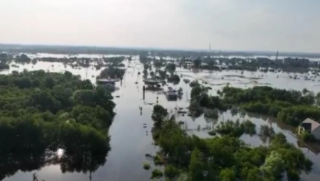 APOKALIPTILNE SCENE IZ UKRAJINE Stotine hiljada ljudi bez vode za piće, kuće potopljene, poplavljena zemljišta, - grad postao jezero! (VIDEO)