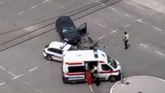 POVREĐENI MUŠKARAC KRVAV IZAŠAO IZ KOLA Stravična nesreća na Novom Beogradu: Vozio je 140 km na sat (FOTO/VIDEO)