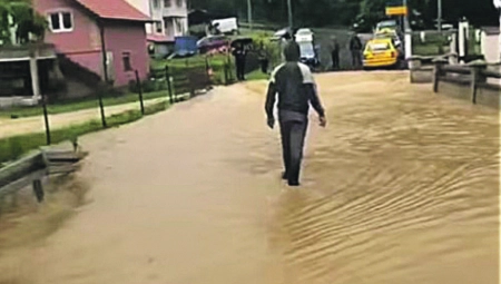 HAOS U VRNJAČKOJ BANJI Bujica nosila sve pred sobom