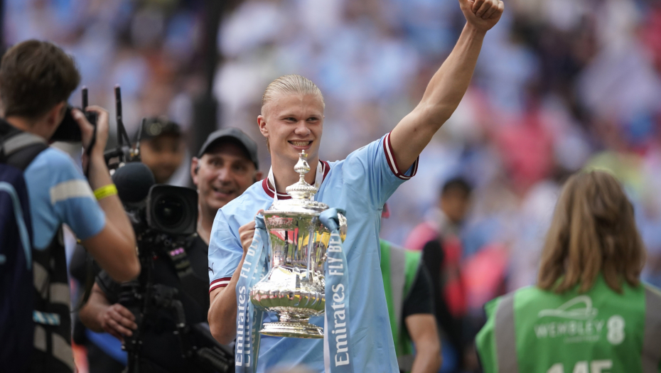 HALAND DOČEKAN KAO BOŽANSTVO Korejci poludeli za napadačem "građana" (VIDEO)