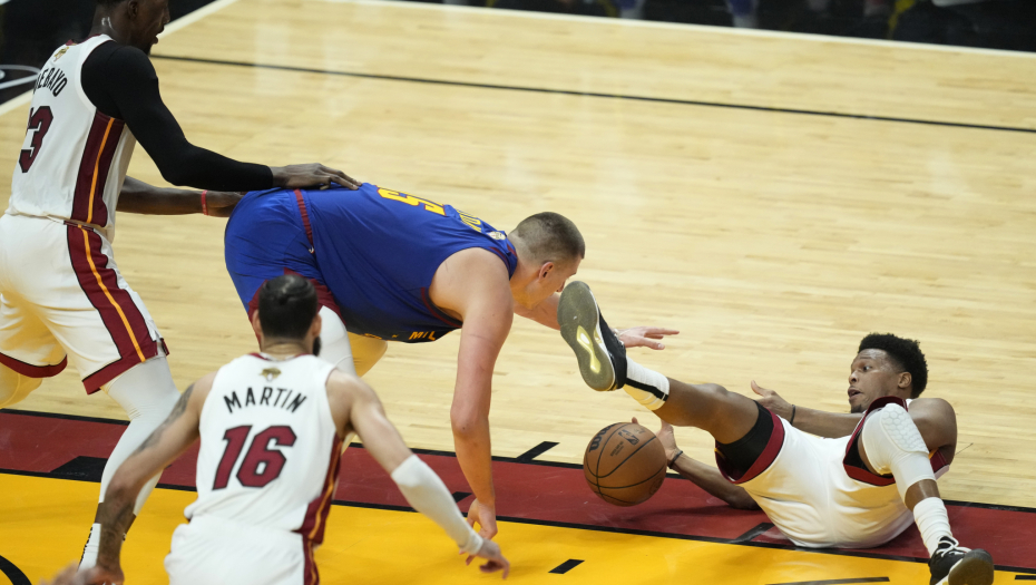 BOLJE DA NISI NI DOLAZIO Velika fudbalska zvezda navija protiv Jokića (VIDEO)