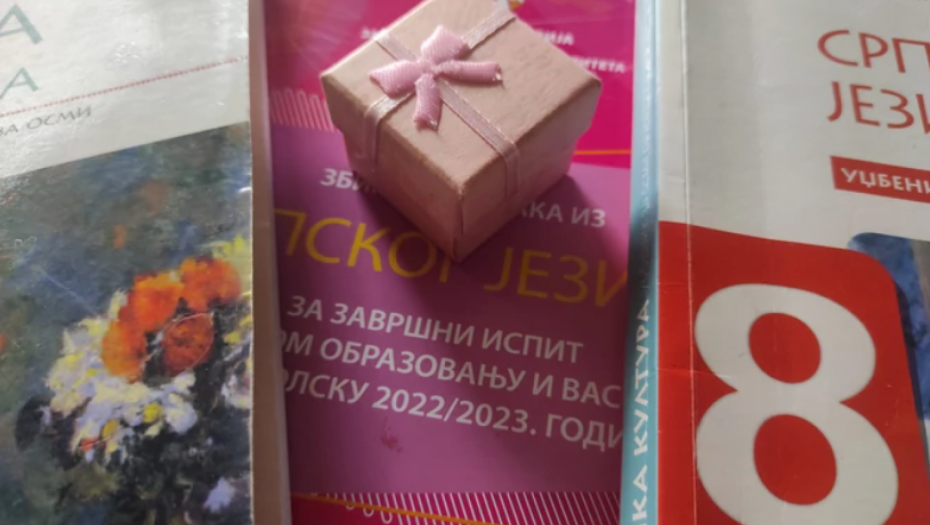 NASTAVNICA IZ PANČEVA OSMACIMA SPREMILA NEŠTO POSEBNO Kutijica za rastanak je sve rasplakala, jedan detalj će pamtiti ceo život