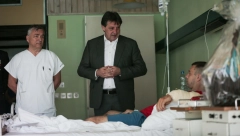 Ministar Gašić obišao ranjenog pripadnika Žandarmerije u Somboru (FOTO)