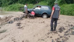 OKA NISMO SKLOPILI ČITAVU NOĆ, STREPIMO OD NOVE KIŠE Kritično stanje u Priboju nakon nevremena, uništeni putevi i pokrenuta klizišta (FOTO)