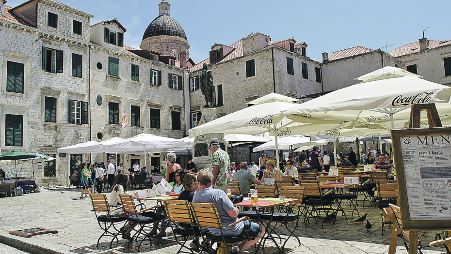 SUMANUTA POSKUPLJENJA: U Hrvatskoj manje turista zbog paprenih cena