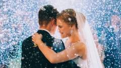 MLADOŽENJA ISPOŠTOVAO OBIČAJ NA SVOJ NAČIN Kad je otišao po mladu, jabuku je skinuo tako da mu aplaudira cela Šumadija!