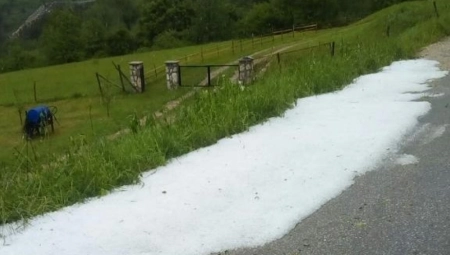 SA NEBA LEDENICE TUKLE DUŽE OD 20 MINUTA Jak grad "razlupao" nekoliko sela kod Nove Varoši (FOTO/VIDEO)
