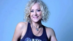 HARALA JE MUZIČKOM SCENOM, A ONDA ODJEDNOM NESTALA Evo kako izgleda i čime se bavi danas Marina Perazić! (FOTO)