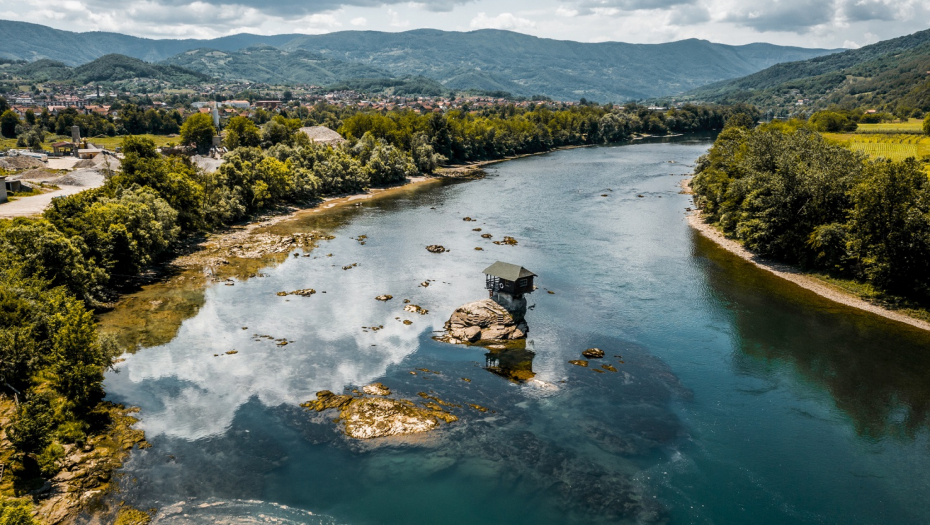 DRINSKA REGATA  Najveći karneval na vodi u srcu Srbije
