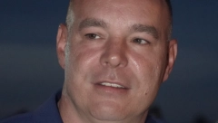 ACA BULIĆ OKRUŽEN MOMCIMA U CRNOM Očekuje se neviđeni haos, masovno obezbeđenje u pripravnosti! (FOTO)