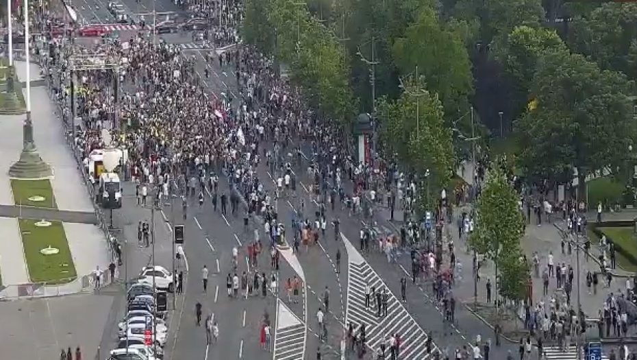 Režim zabranio snimanje protesta iz vazduha? Ne bi se reklo (FOTO)