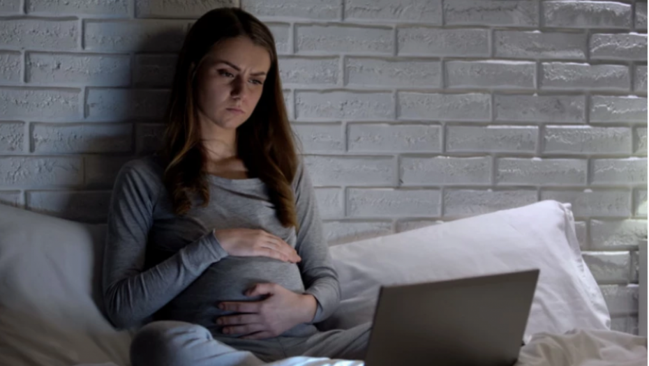 POTRESNA ISPOVEST MLADE SRPKINJE ,,Ostala sam trudna sa 17, nudili su mi pare da abortiram...a onda ponovo doživljavam šok!''