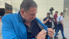 LETE EVRI NA SVE STRANE! Taki pokazao čime raspolaže, pa izvadio svežanj novca