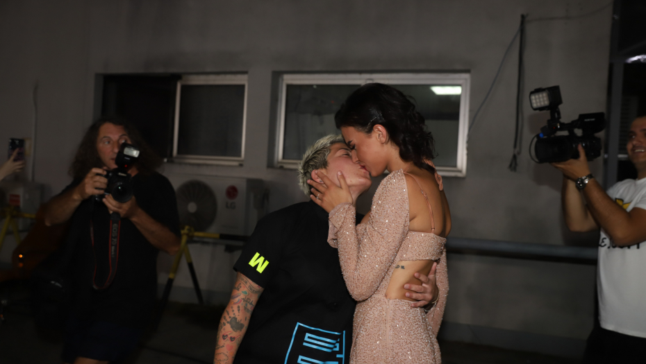 OGLASILA SE SANJA STANKOVIĆ! Šokirala potezom, a evo kako je reagovala na poljubac Matore i Anite