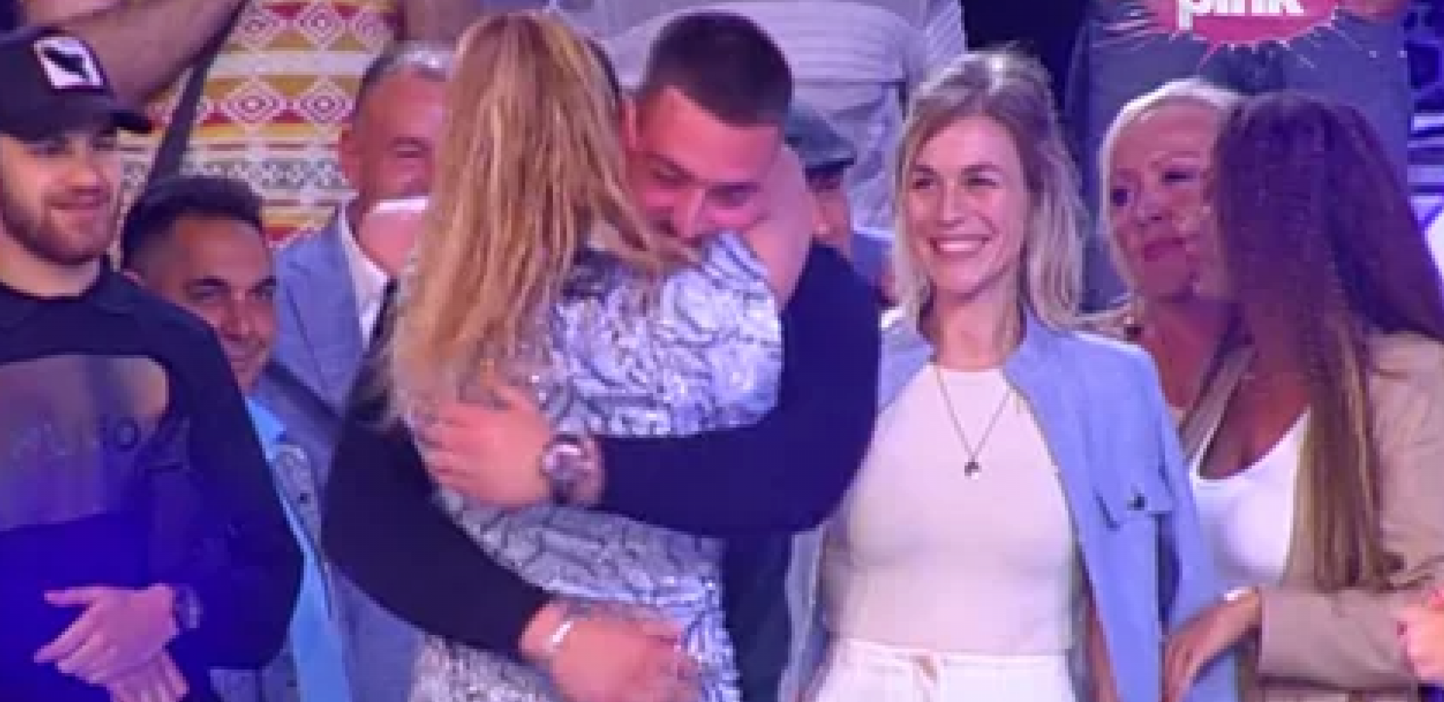 PRVI SUSRET ANE ĆURČIĆ I SINA LUKE! Potrčala mu u zagrljaj, pa se slomila, od ovog prizora suze same idu!