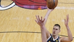 DENVER PONOVO ZGROMIO MAJAMI 108:95! Nova partija Jokića za istoriju, Nagetsi vode sa 3:1, Srbin na korak do besmrtnosti