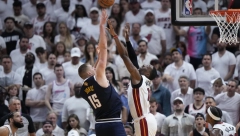 SRBIN JE PRAVI LIDER Kada Jokić govori, svi pažljivo slušaju, zna se ko je vođe ekipe (VIDEO)