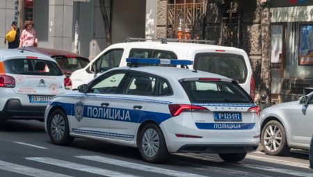 TEŽAK UDES KOD MOSTARSKE PETLJE Jedan auto završio na krovu