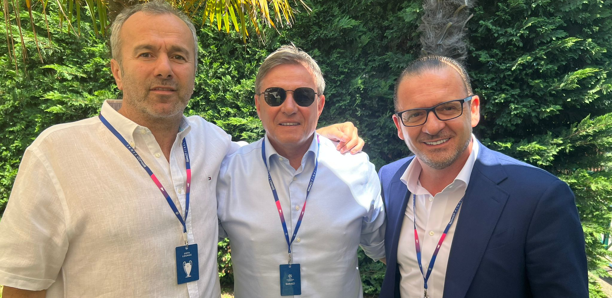 MNOGO SKUPA SLIKA Legende jugoslovenskog fudbala se okupile pre velikog finala u Istanbulu