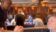 ŠMEKERSKA REAKCIJA PIKSIJA Stojković ugledao slavnog fudbalera, pa prekinuo intervju (VIDEO)
