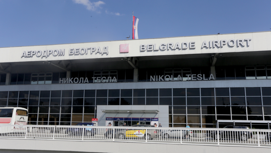 AVION PRINUDNO SLETEO U BEOGRAD! Odigrala se prava DRAMA, reagovala i policija (VIDEO)