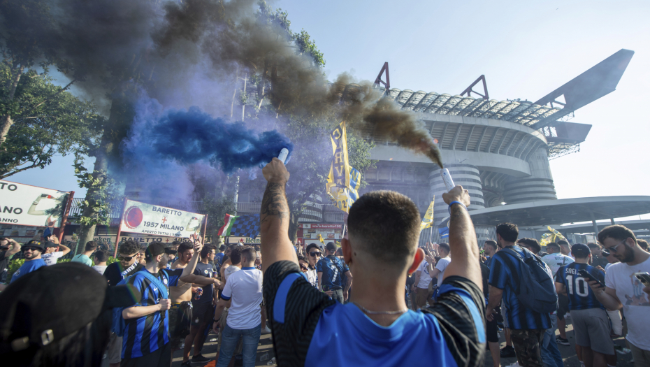 HAOS PRED FINALE LIGE ŠAMPIONA Veliki požar u blizini stadiona (VIDEO)