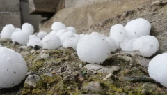 KIŠA-GRAD-BUJICE-SUNCE Kao da neko sipa grad iz vreće! Obilne padavine nanele štetu voćnjacima