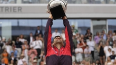 BOŽE PRAVDE SE ORI PARIZOM Đoković ponosno peva srpsku himnu, emotivan trenutak za pamćenje (VIDEO)