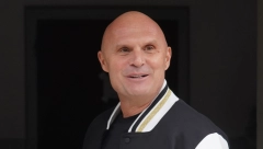 OVA FATALNA PLAVUŠA JE MILIJEVA ŽENA! Zabila nož u leđa dečku zbog njega, a od njenog izgleda zastaje dah! (FOTO)