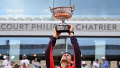 NOVAKOV USPEH TEŠKO PAO ČUVENOM TENISERU Nadalovih 14 titula na Rolan Garosu je teže od Đokovićeva 23 grend slema