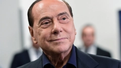 ZVALI SU GA BESMRTNI Berluskoni je svaku ženu ostavljao zbog mlađe, a na venčanje sa Martom (33) potrošio je 400.000 evra