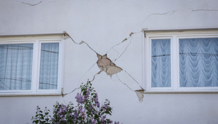 KAKO SE ZAŠTITITI U SLUČAJU ZEMLJOTRESA Ovo nikako ne raditi, a ako vas zatekne u stanu postoji jedno mesto gde treba stati