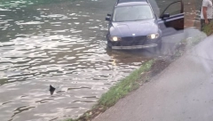 AUTOMOBIL UPAO U MORE U KOTORU (FOTO/VIDEO)