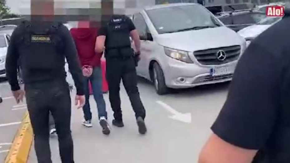 POGLEDAJTE HAPŠENJE "DIVLJEG" TAKSISTE Nastavlja se akcija srpske policije na BG aerodromu , evo koliko zarađuju (VIDEO)