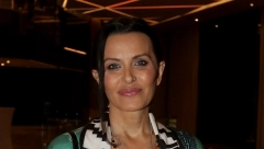 ELENA KARIĆ POKAZALA HRAM U KOM ŽIVI! Raskoš sa svih strana, a detalji na zidovima su sve zaprepastili