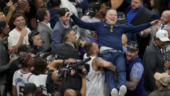 MALO MU JE I PRSTEN Meloun se odlučio na ovaj potez, želi trajno da obeleži istorijski uspeh Denvera