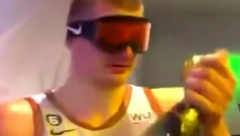 JOKIĆ SA BOCOM ŠAMPANJCA Ovako najbolji košarkaš sveta slavi titulu (VIDEO)