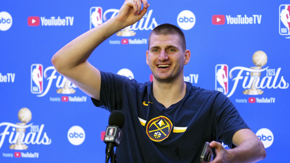 NIJE ČAK NI MEĐU DESET NAJPLAĆENIJIH Jokić pokorio NBA ligu, osvojio šampionski prsten, ali evo ko više zarađuje od njega